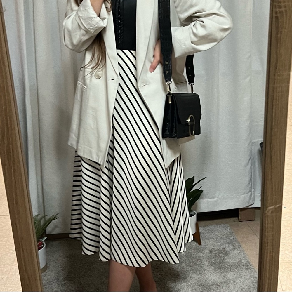 HM midi skirt. New with tags not used